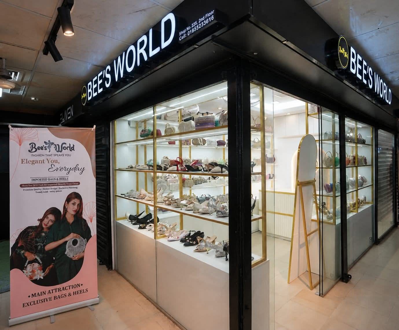 Showroom Entrance & Welcome