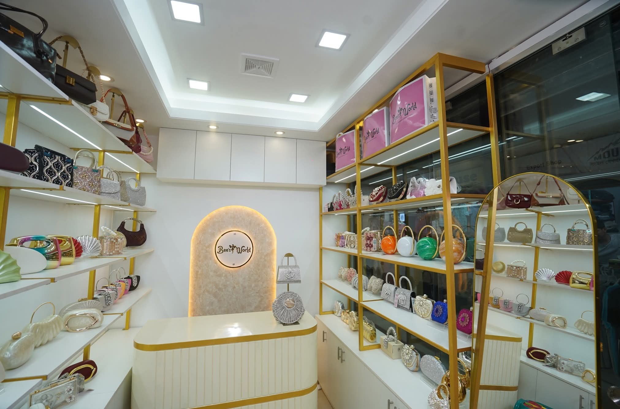 Comfortable Fitting & Trial Area